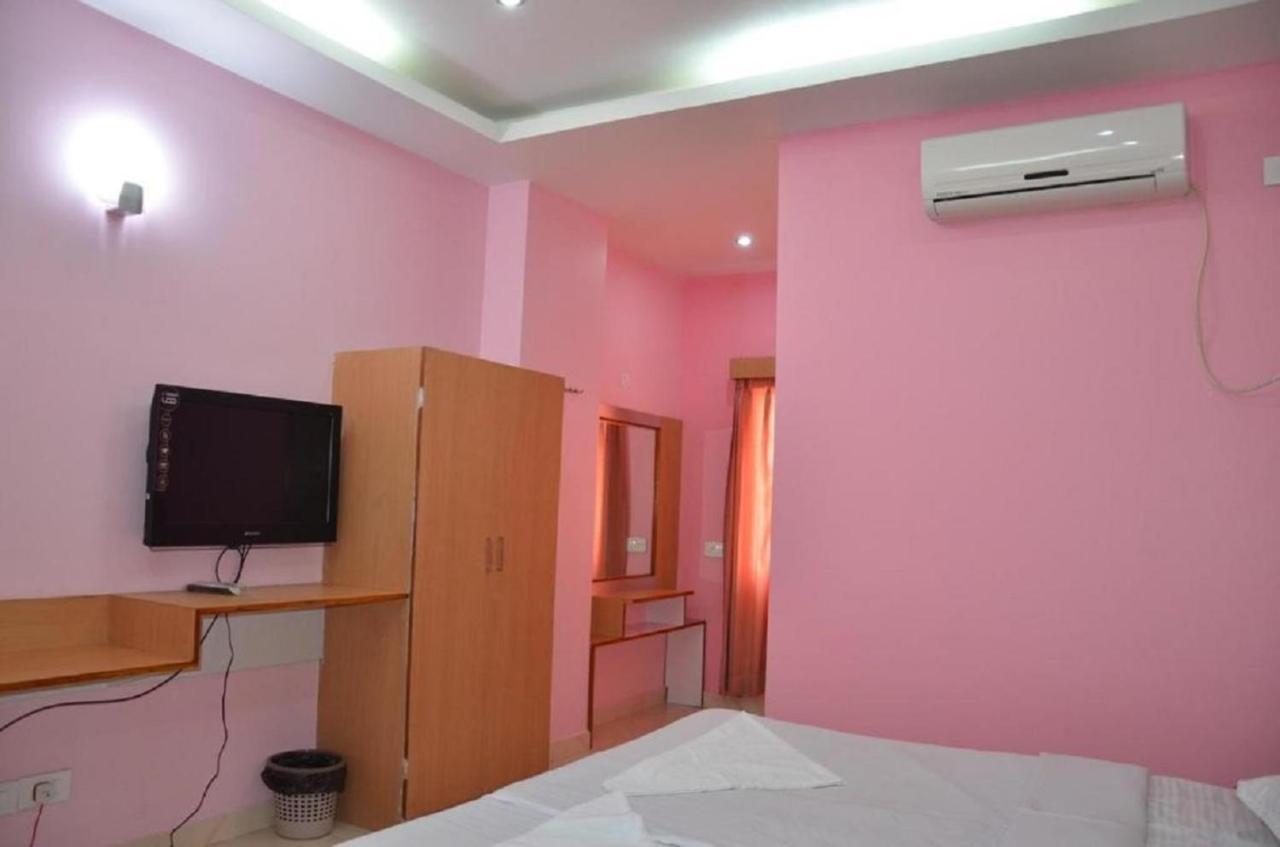 Hotel Barbareek Shillong Exterior photo